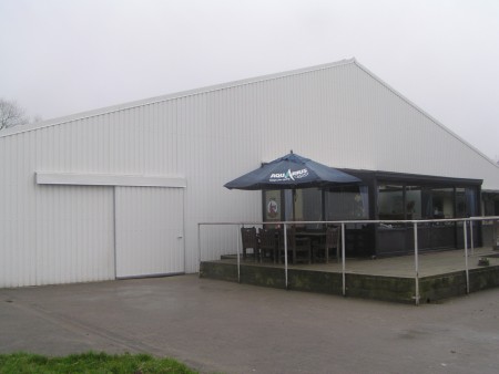 cafetaria en terras met zicht op de buitenpiste